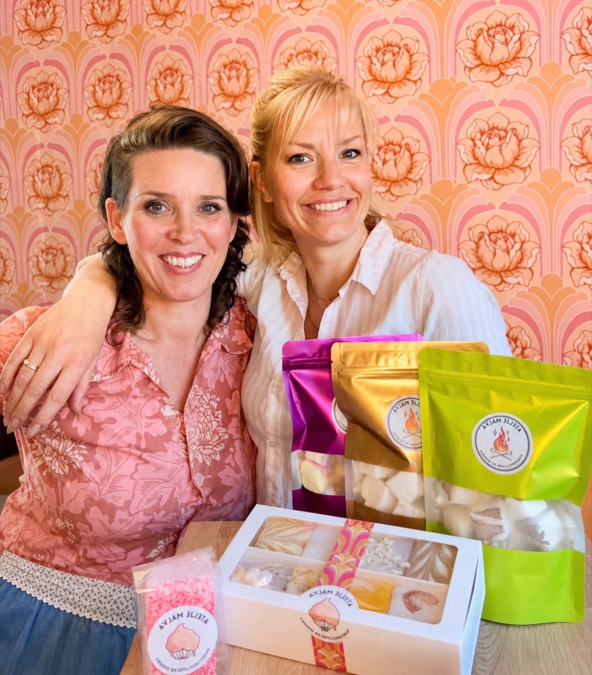 Isa och Klara med handgjorda marshmallows i ateljén